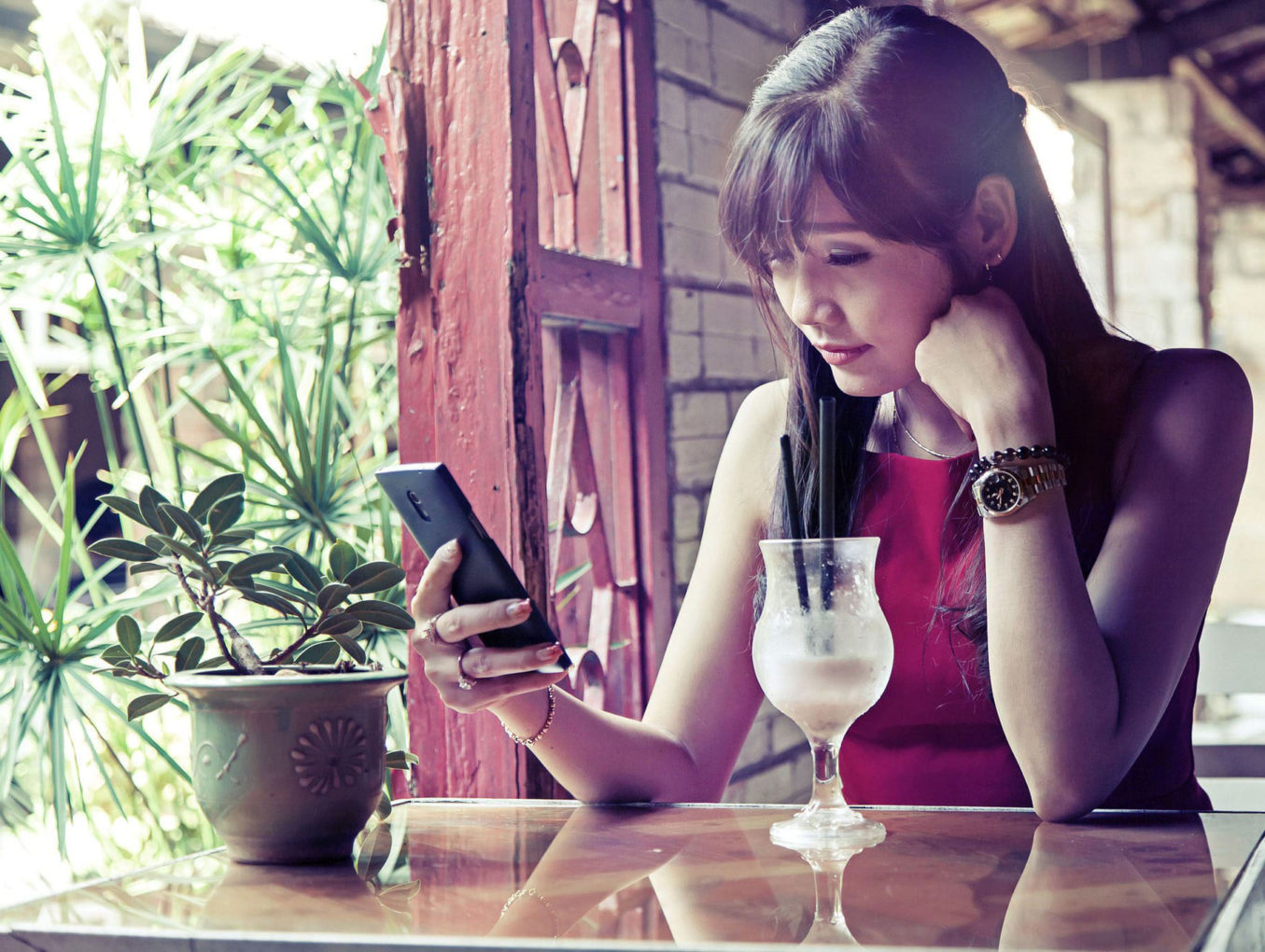 Las redes unen al planeta, pero nos transforman y deforman