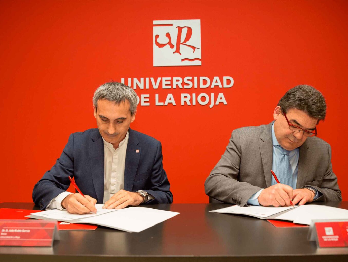 TERABYTE FIRMA CON LA UNIVERSIDAD DE LA RIOJA LA CESIÓN DE TWIN BODEGA